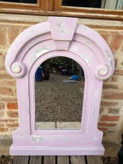 Miroir avec encadrement en bois