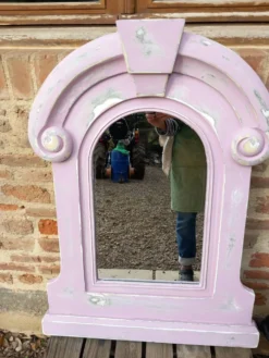Miroir avec encadrement en bois