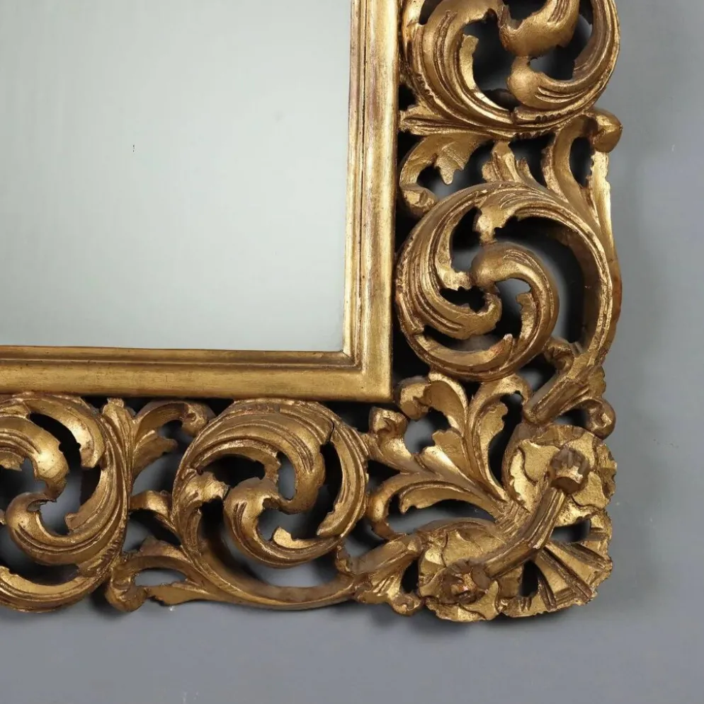 Miroir baroque ancien en bois sculpté et doré, Italie, XXe siècle