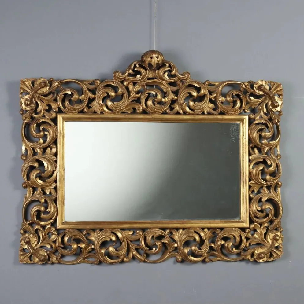 Miroir baroque ancien en bois sculpté et doré, Italie, XXe siècle