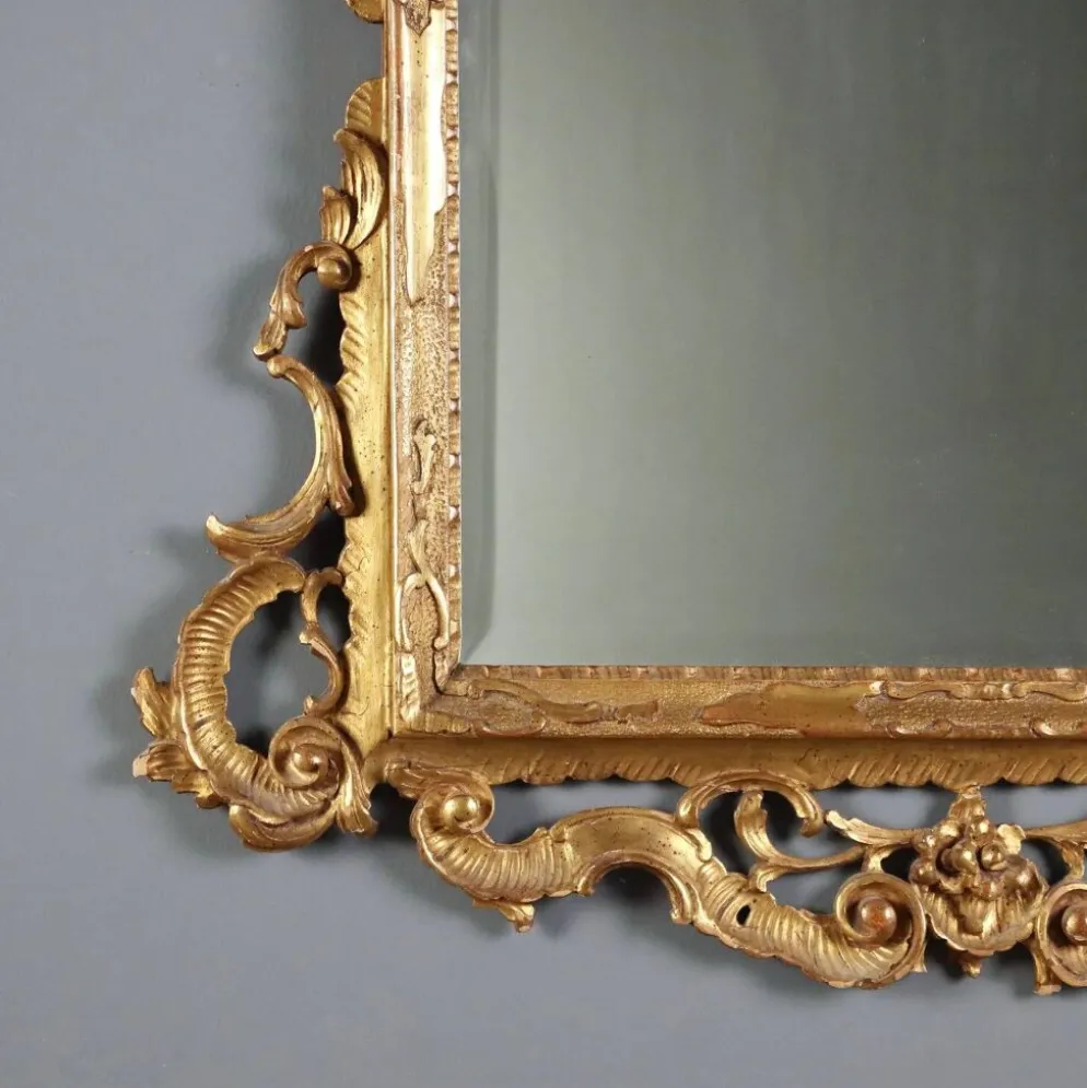 Miroir baroque ancien en bois sculpté et doré, Italie, XXe siècle