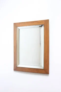 Miroir biseauté Art déco dans un cadre en chêne, années 1940.