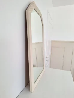 Miroir biseauté et mouluré beige