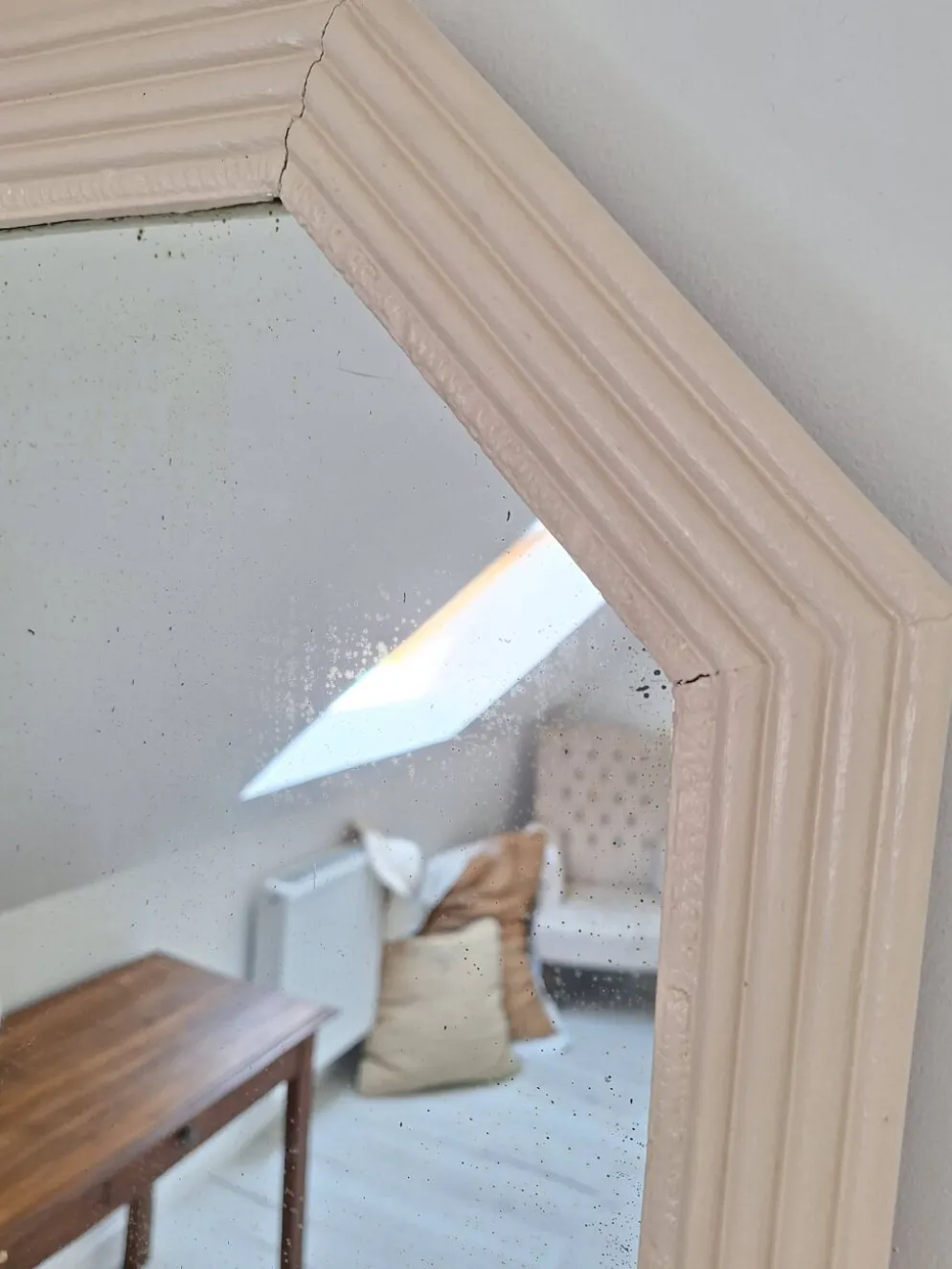 Miroir biseauté et mouluré beige
