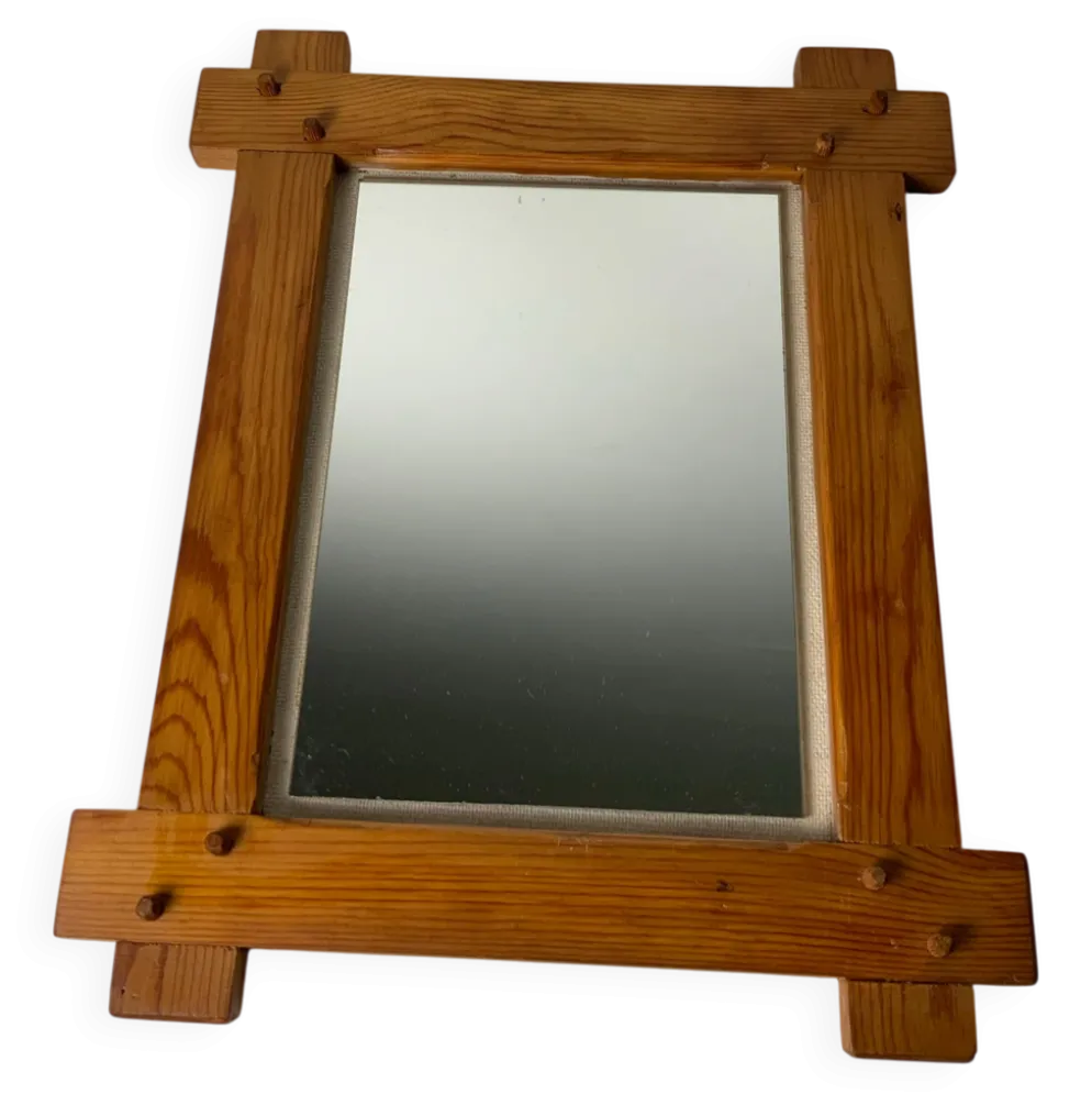 Miroir brutaliste