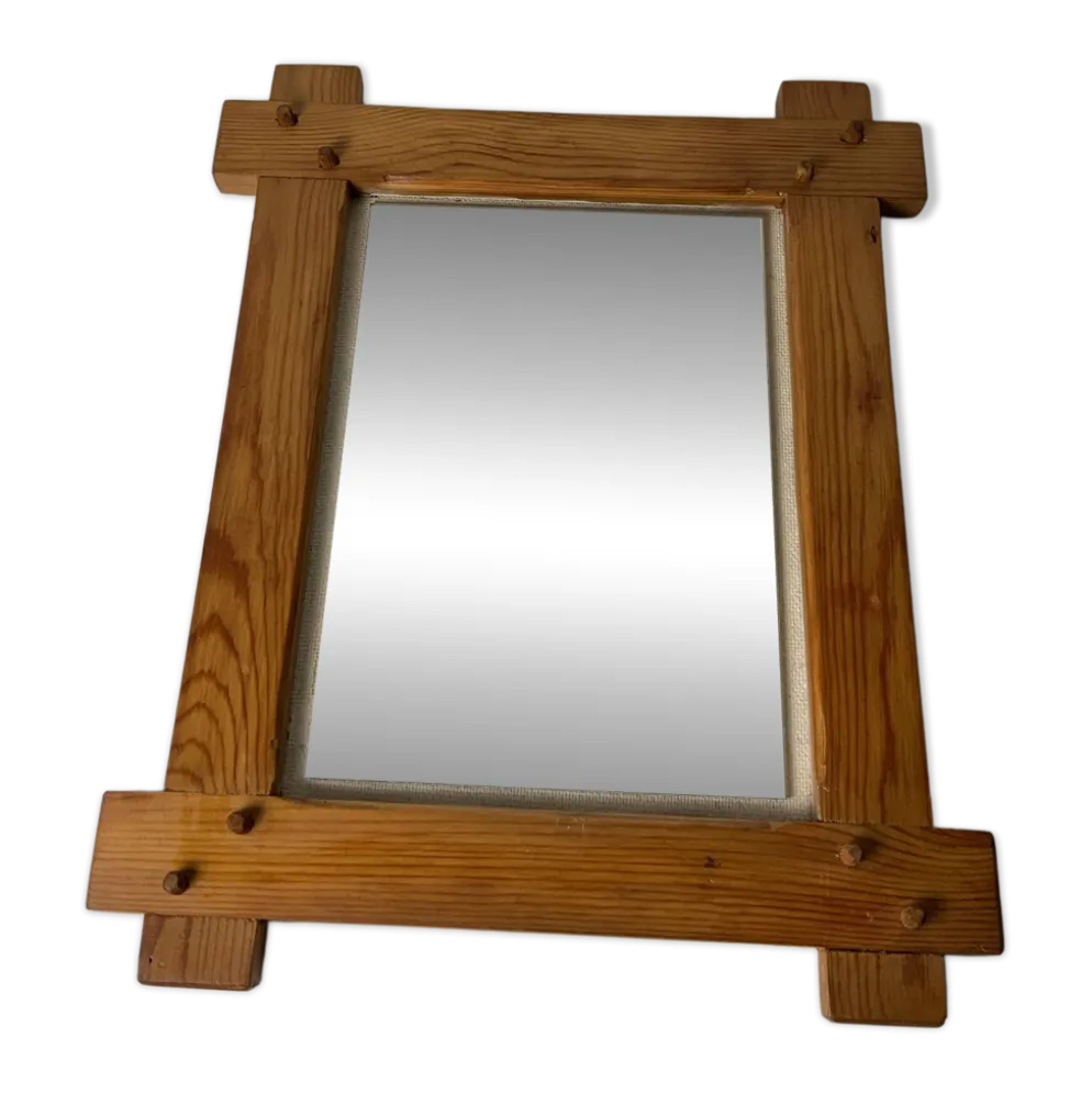 Miroir brutaliste