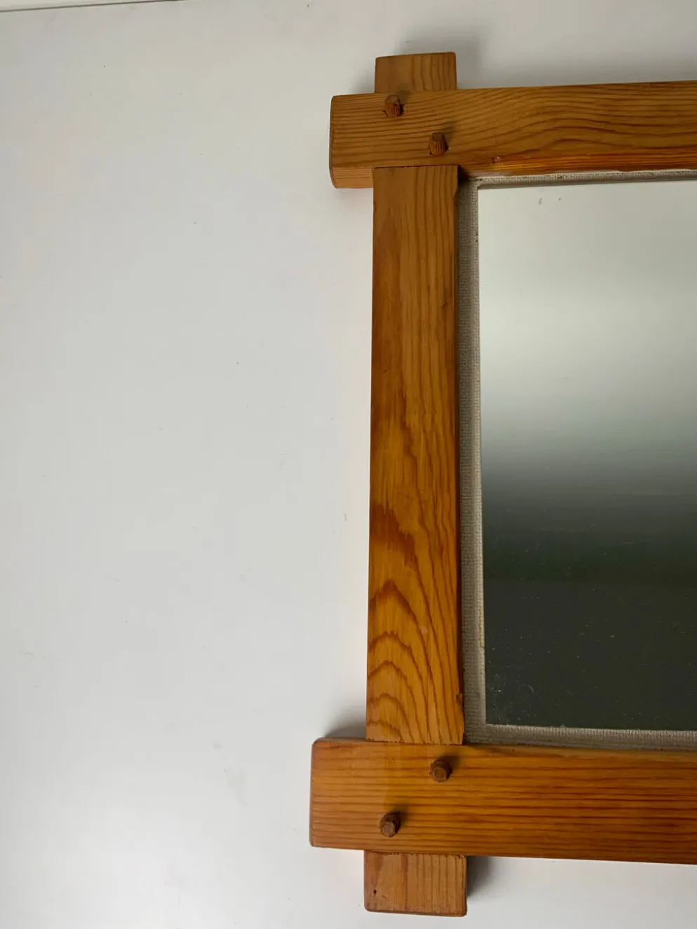 Miroir brutaliste