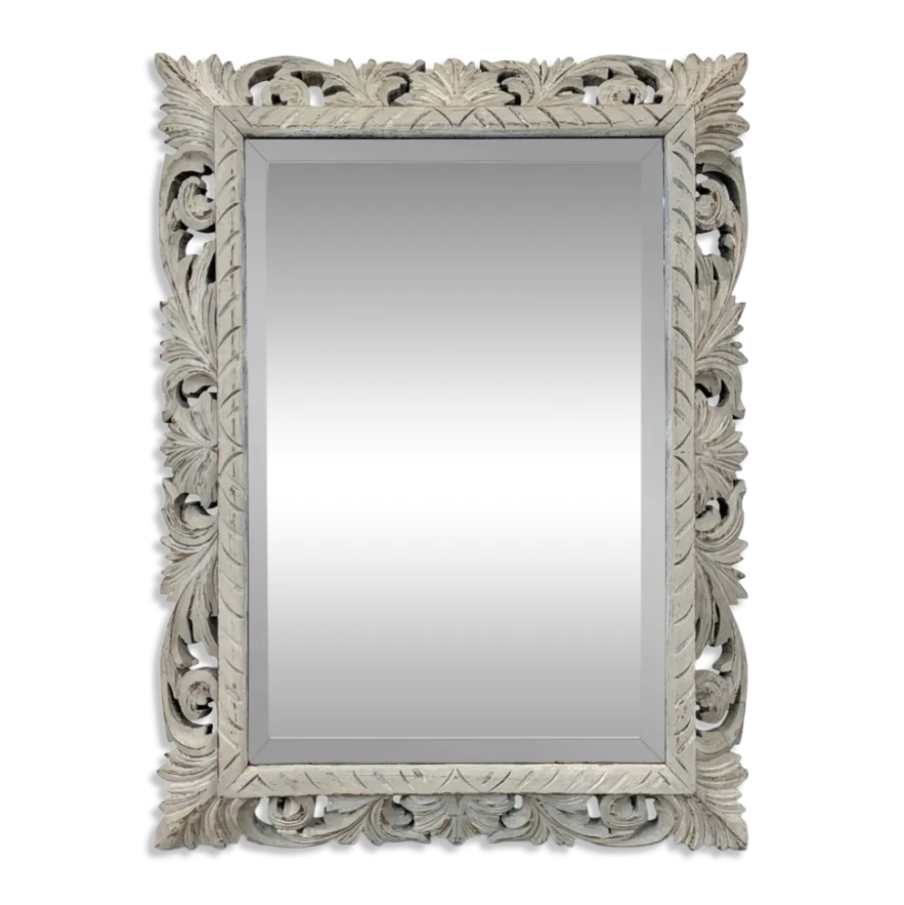 Miroir à cadre en bois sculpté ajouré patiné gris clair