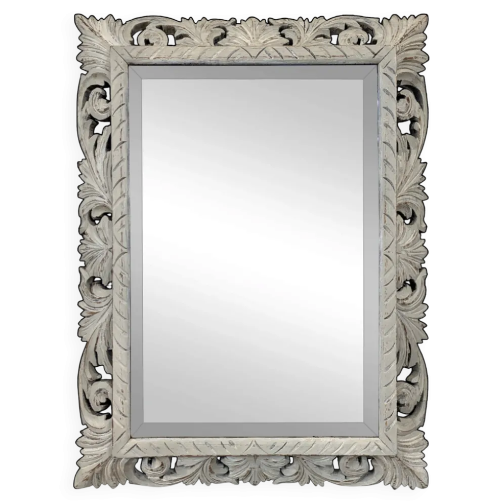 Miroir à cadre en bois sculpté ajouré patiné gris clair