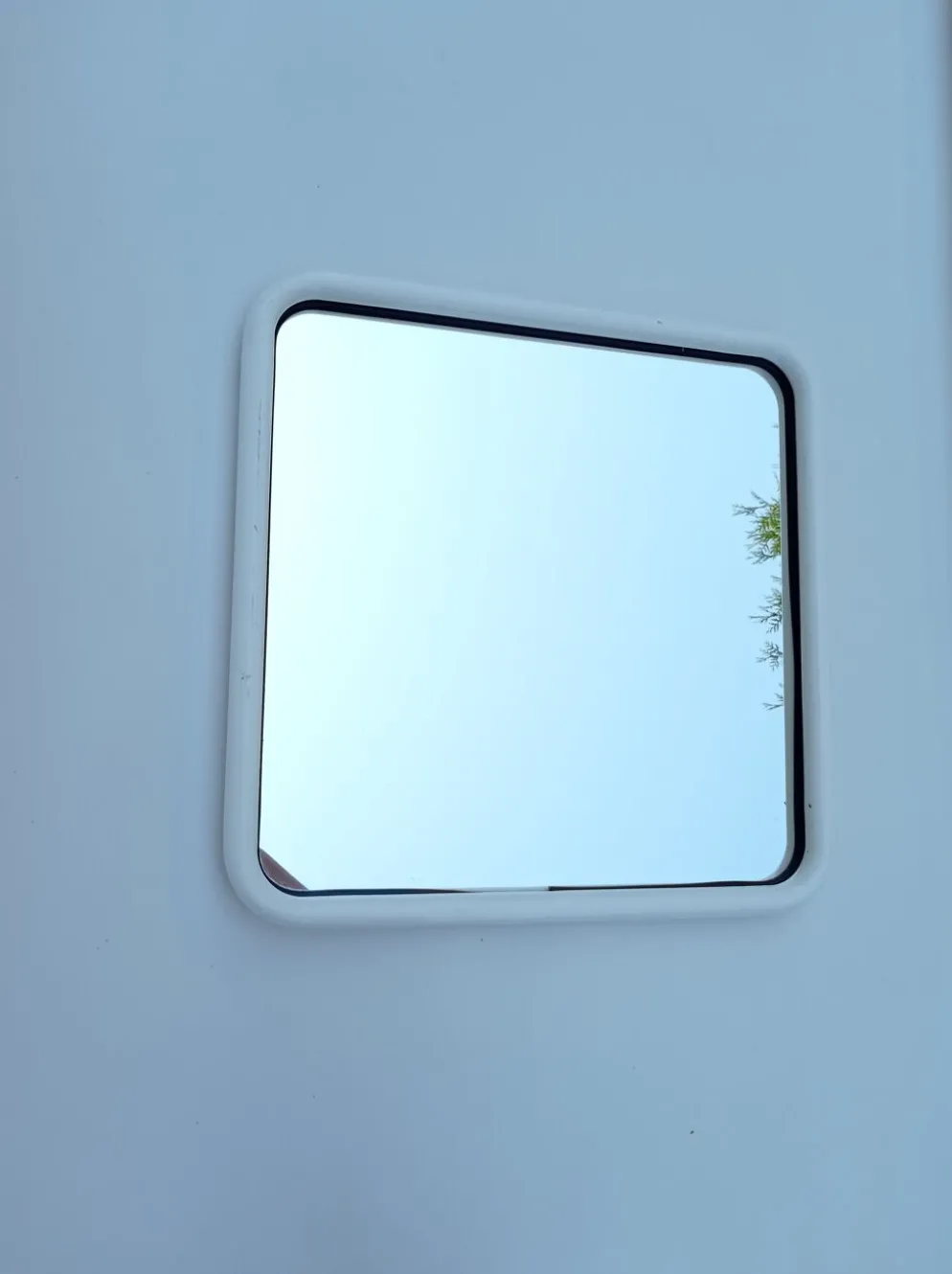 Miroir carré dans un cadre en métal blanc, années 1970