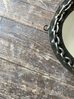 Miroir chaine brutaliste en fer battu 1960 h55cm