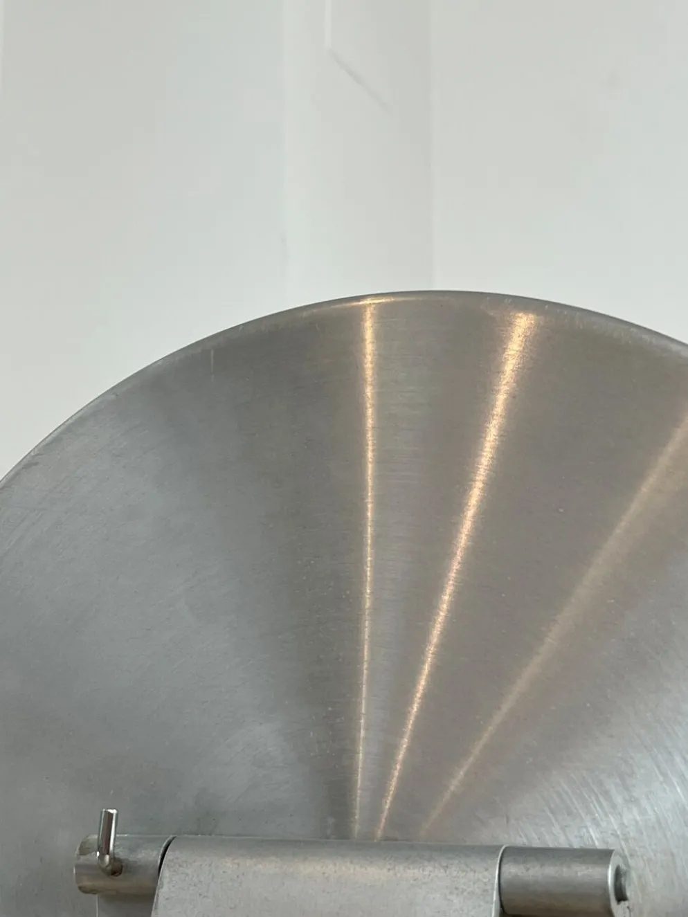 Miroir circulaire par Pierre Vandel France années 70 47x44cm