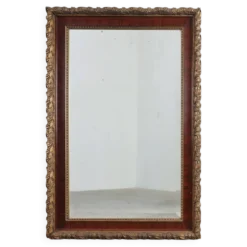 Miroir classique français avec des détails dorés, vers 1900