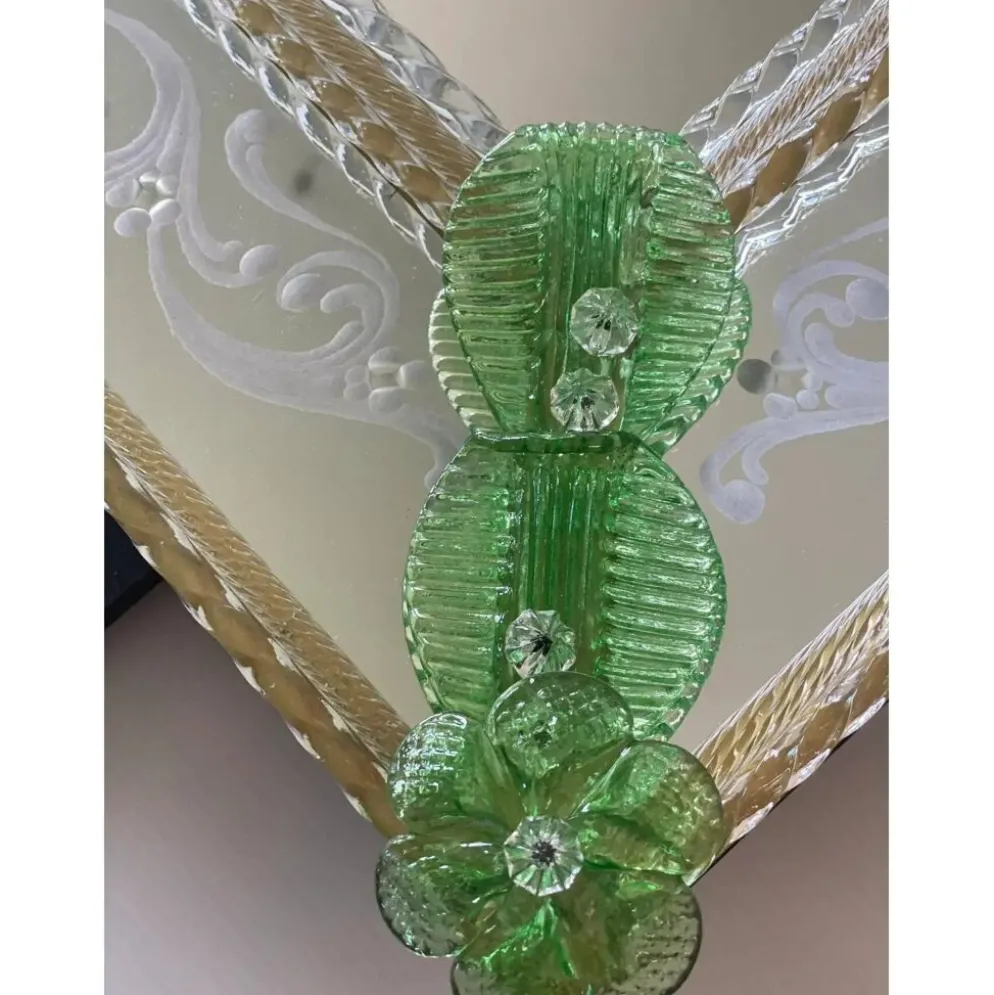 Miroir contemporain en verre de Murano italien avec accents floraux verts élégant