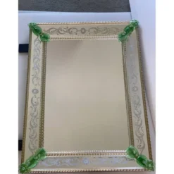 Miroir contemporain en verre de Murano italien avec accents floraux verts élégant