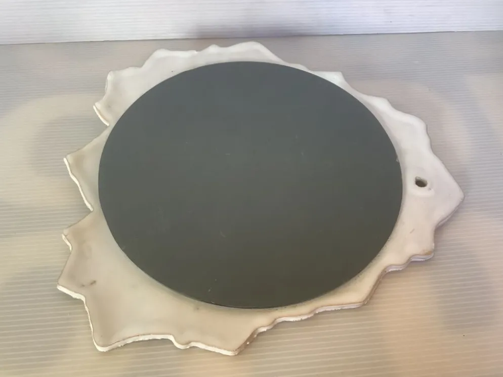 Miroir céramique bord dentelé avec une fleur