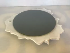 Miroir céramique bord dentelé avec une fleur