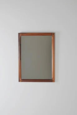 Miroir danois conçu par Kai Kristiansen pour Aksel Kjersgaard, années 1960.
