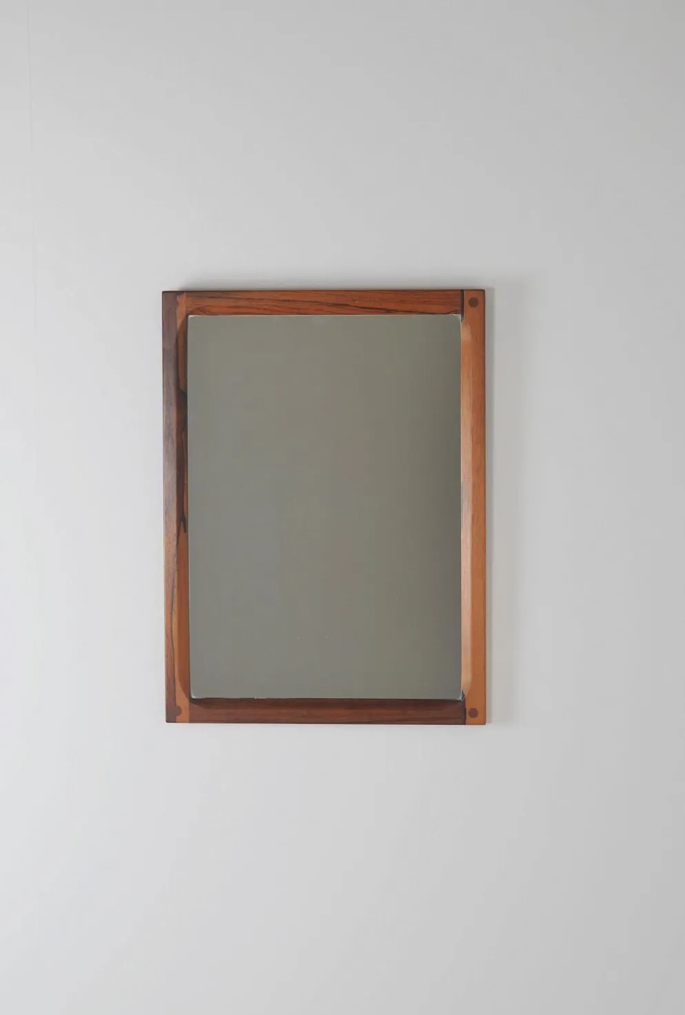 Miroir danois conçu par Kai Kristiansen pour Aksel Kjersgaard, années 1960.