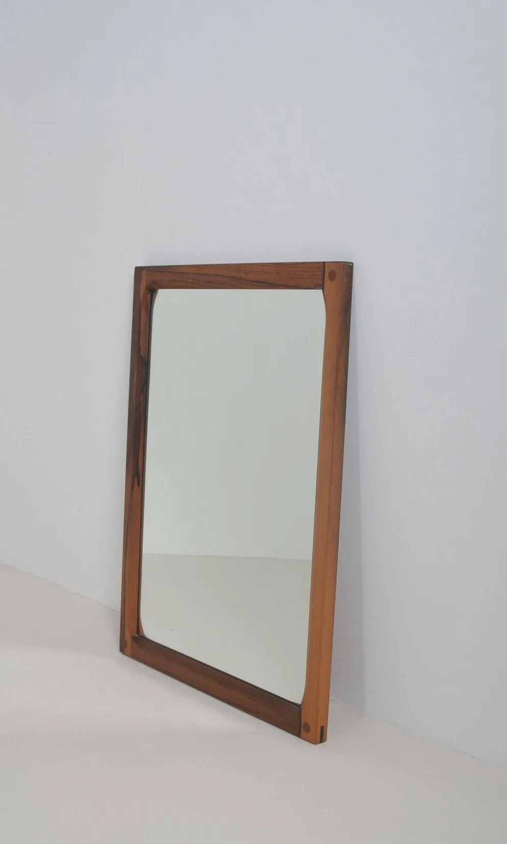 Miroir danois conçu par Kai Kristiansen pour Aksel Kjersgaard, années 1960.