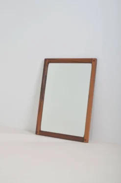 Miroir danois conçu par Kai Kristiansen pour Aksel Kjersgaard, années 1960.