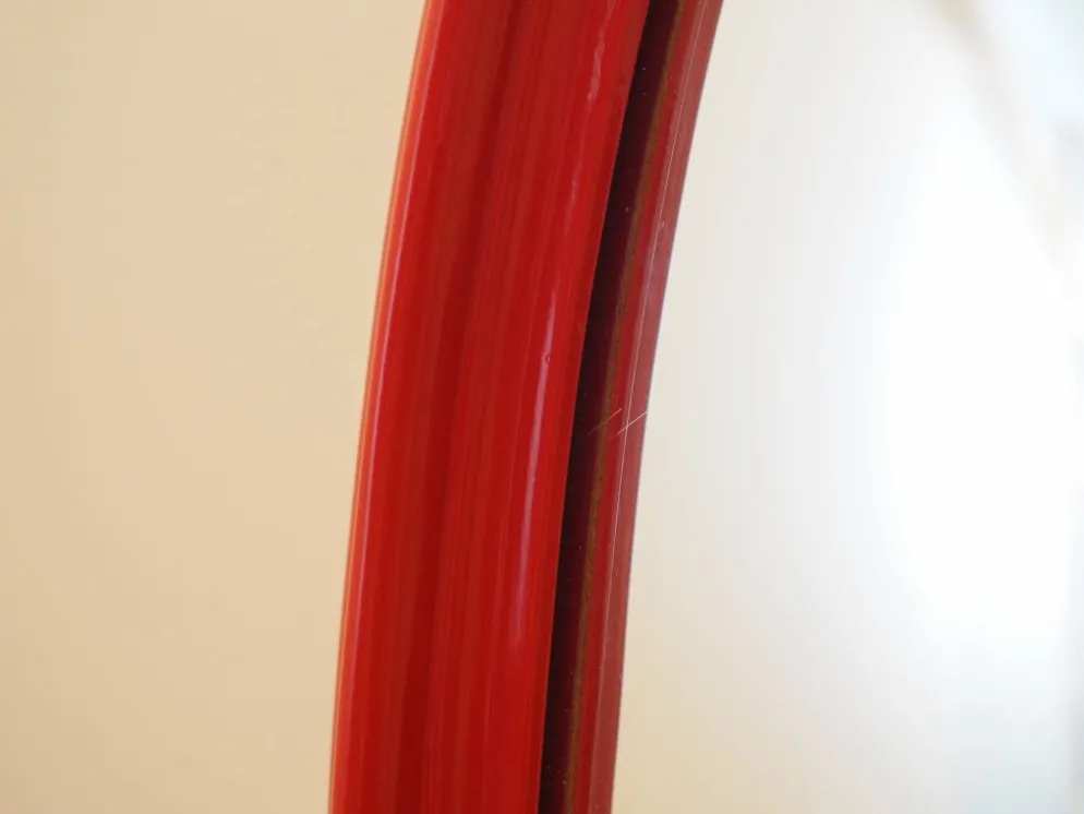 Miroir dans un cadre rouge, design danois, années 1970, fabriqué au Danemark