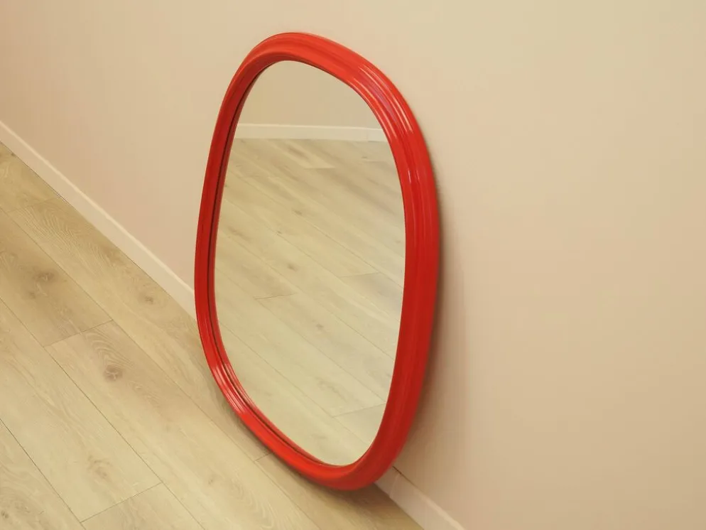 Miroir dans un cadre rouge, design danois, années 1970, fabriqué au Danemark