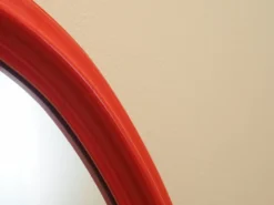 Miroir dans un cadre rouge, design danois, années 1970, fabriqué au Danemark
