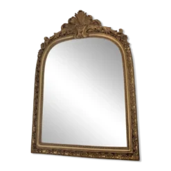 Miroir décoratif avec moulures et fronton.