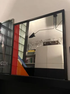 Miroir décoratif par l'artiste italien Eugenio Carmi, style Memphis, amusant !