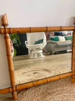 Miroir de barbier en bois tourné