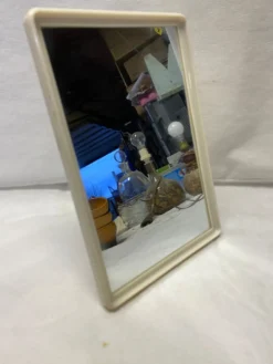 Miroir de barbier vintage bakélite blanche