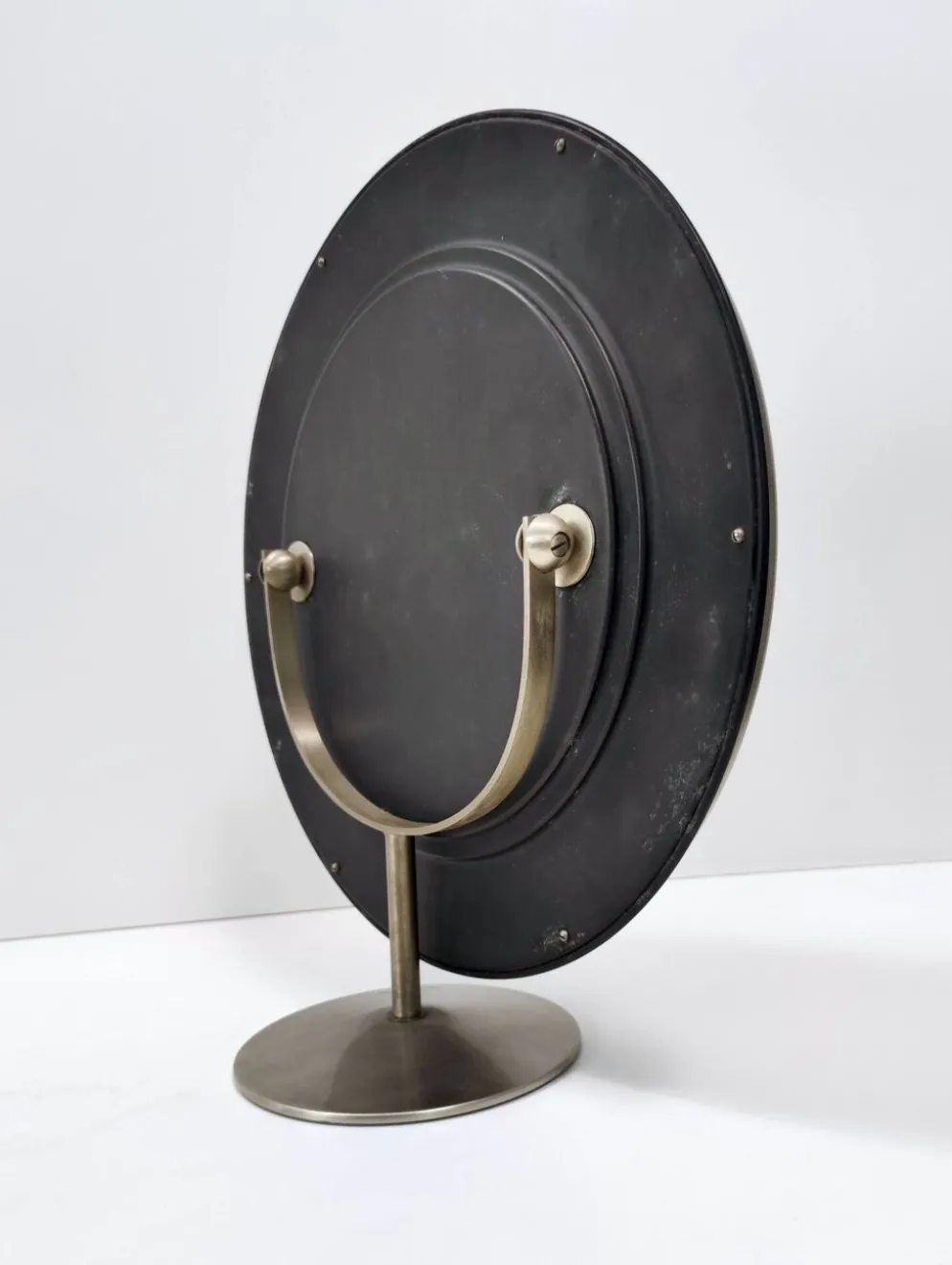 Miroir de courtoisie rond en laiton anodisé, attribution à Sergio Mazza, Italie
