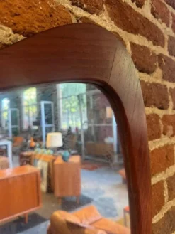 Miroir de forme irrégulière avec cadre en teck, Danemark 1960