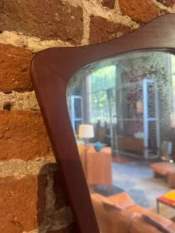 Miroir de forme irrégulière avec cadre en teck, Danemark 1960