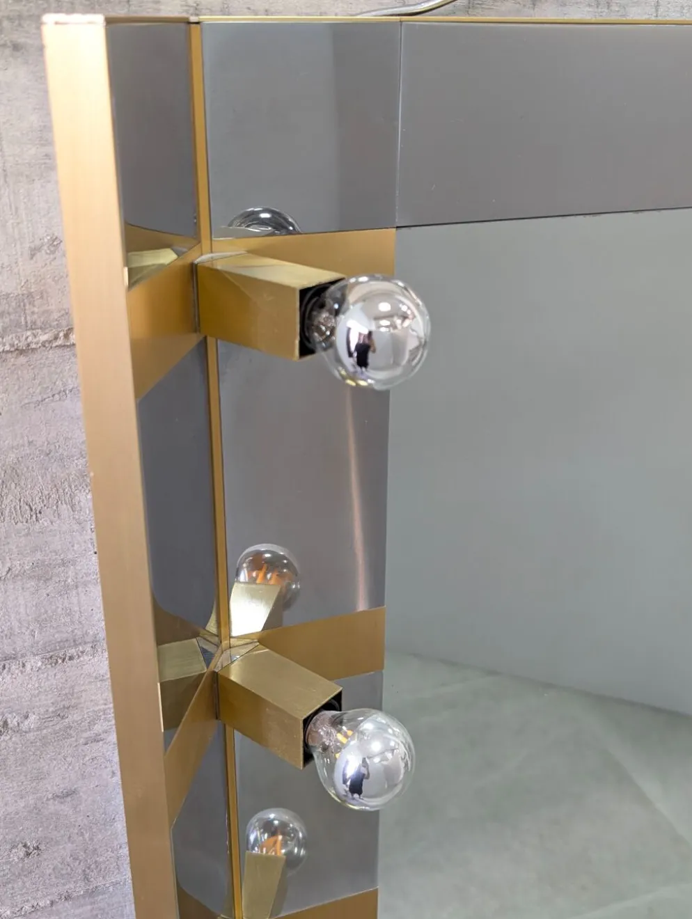 Miroir de maquillage éclairé par Gaetano Sciolari en chrome et laiton, Italie, années 1970