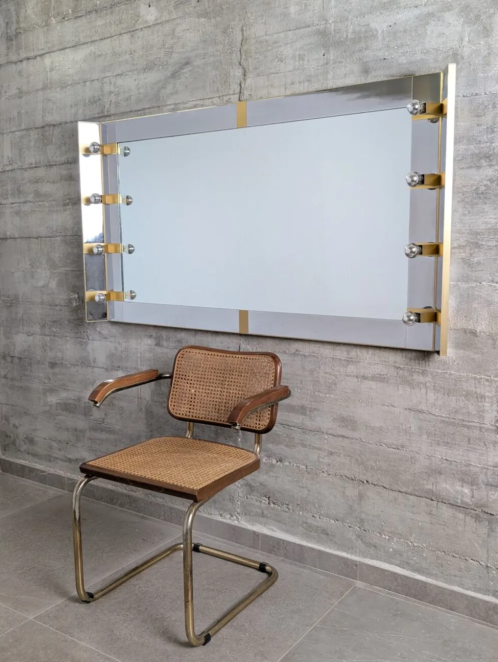 Miroir de maquillage éclairé par Gaetano Sciolari en chrome et laiton, Italie, années 1970