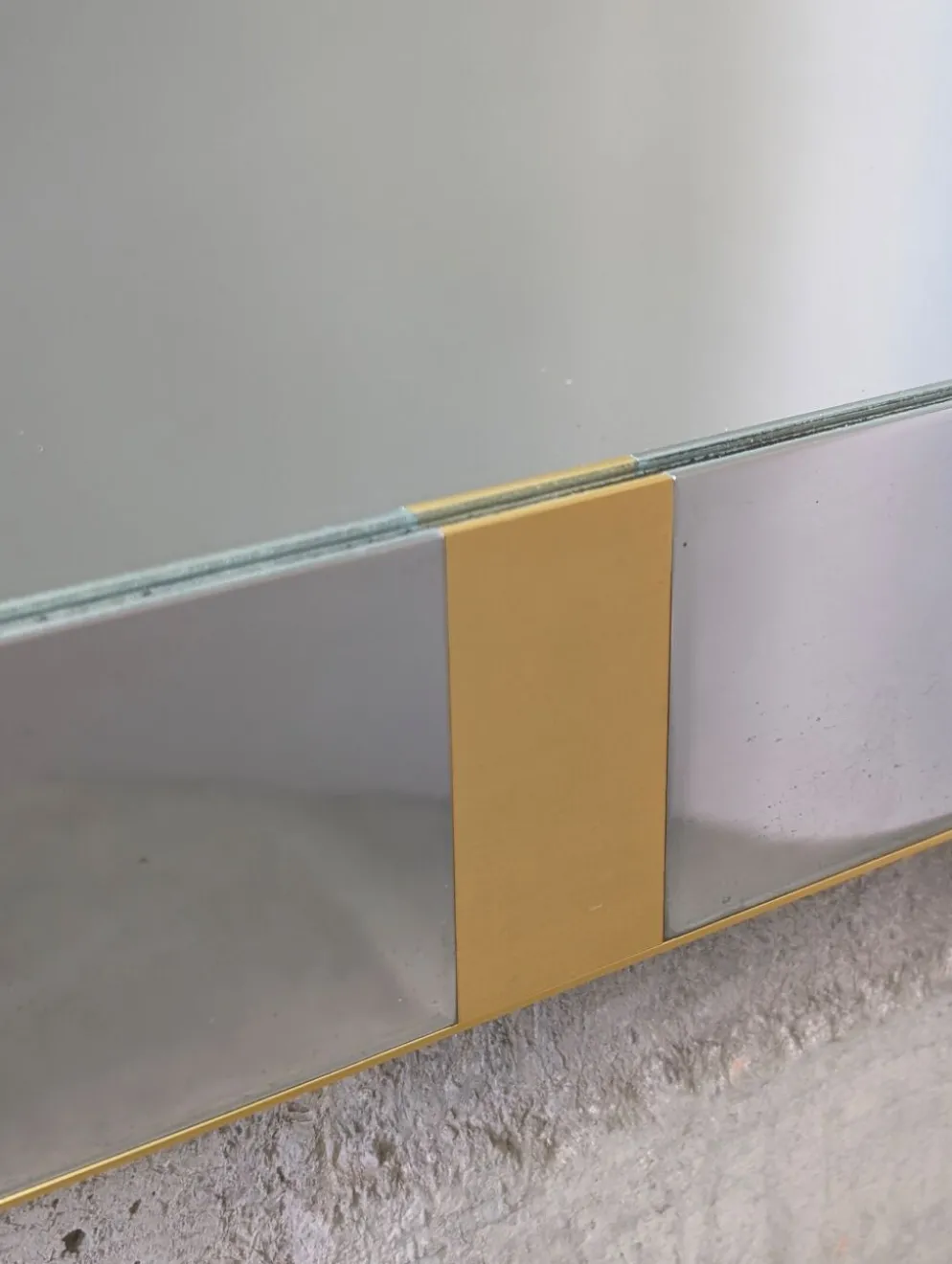 Miroir de maquillage éclairé par Gaetano Sciolari en chrome et laiton, Italie, années 1970