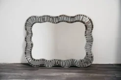 Miroir de Mur Brutaliste Clouté en Métal Années 60 Design Moderne