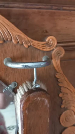 Miroir d'entrée vintage en chêne et ses brosses - années 40 / 50