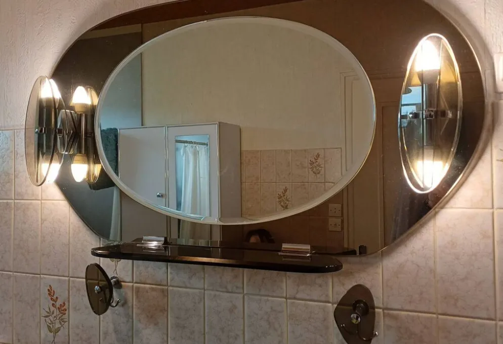 Miroir de salle de bain vintage avec crochets
