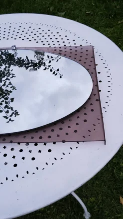 Miroir des années 70 entourage en plexi fumé