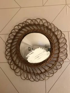 Miroir de sorcière en rotin vintage