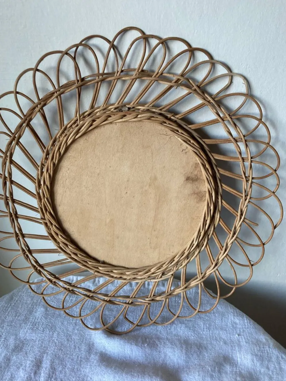 Miroir de sorcière en rotin vintage