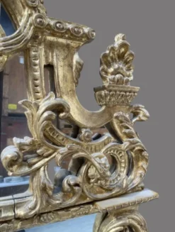 Miroir de style Régence en bois doré, 1ère moitié XIXÈME
