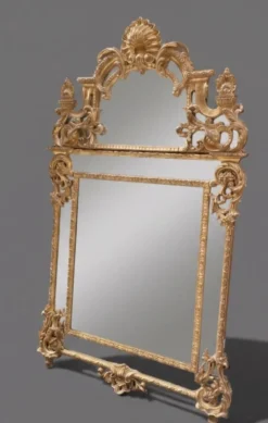 Miroir de style Régence en bois doré, 1ère moitié XIXÈME