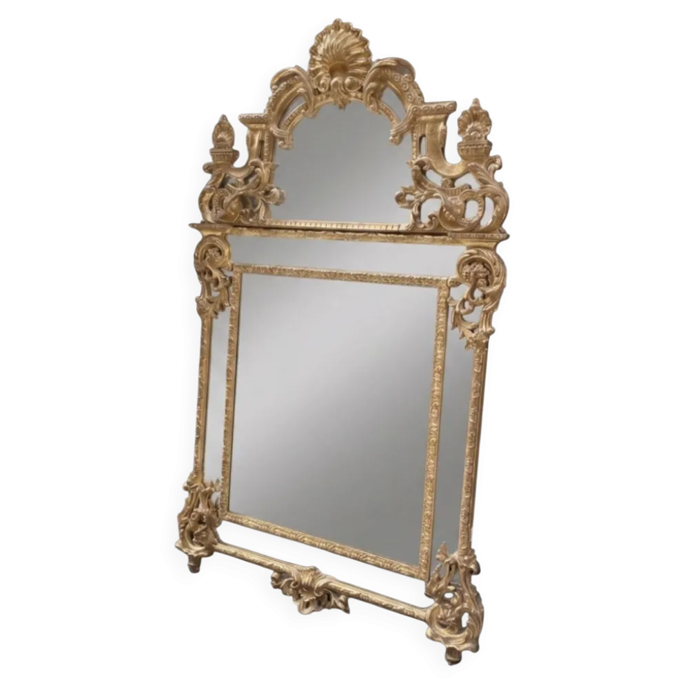 Miroir de style Régence en bois doré, 1ère moitié XIXÈME