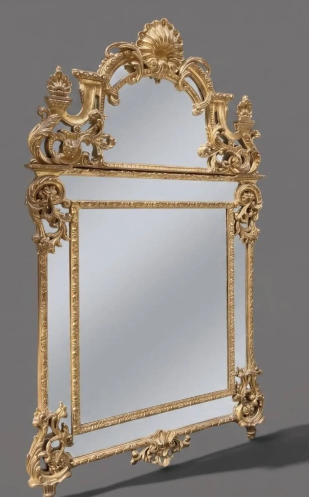 Miroir de style Régence en bois doré, 1ère moitié XIXÈME