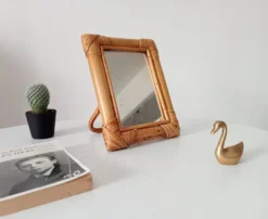 Miroir de table vintage en rotin années 70