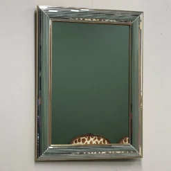 Miroir « Disco » DeKnudt des années 1980, avec cadre biseauté à plusieurs niveaux et bordure dorée.